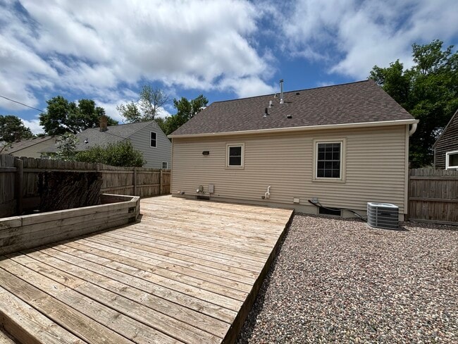 Extra large deck for entertaining - 728 12th Ave NE