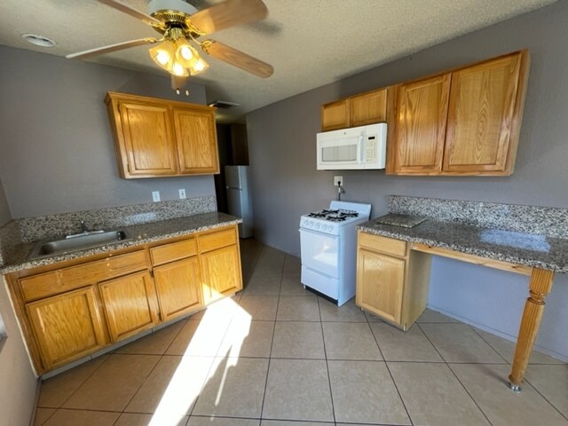 Building Photo - 1835 Vinca Ct