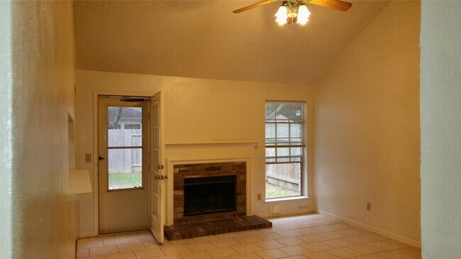 Foto del edificio - 22930 Indian Ridge Dr