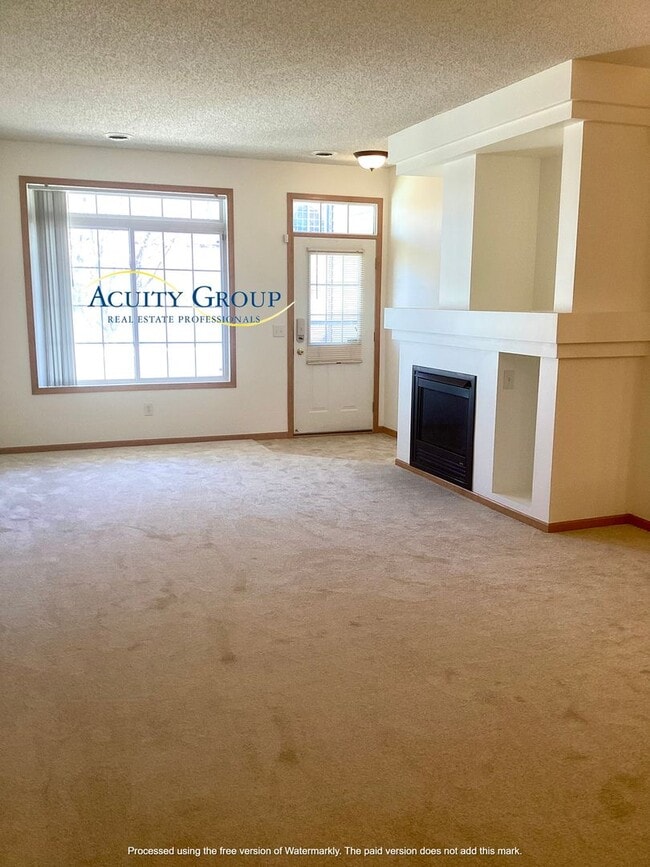 Building Photo - 2BR, 1 1/2 BA Townhome