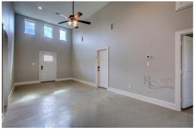 Foto del edificio - 703 Maple St