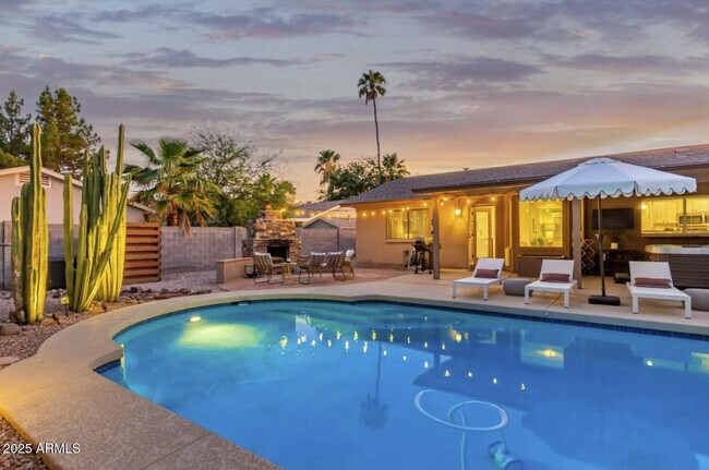 Foto del edificio - 15849 N 49th Pl