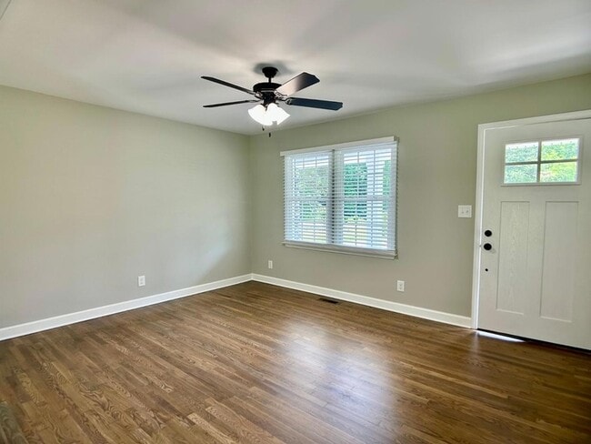 Building Photo - 103 Crescent Dr