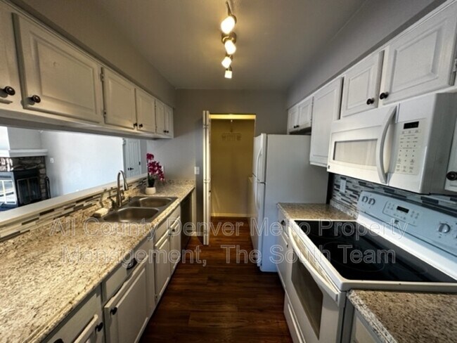Foto del edificio - 7379 S Gore Range Rd