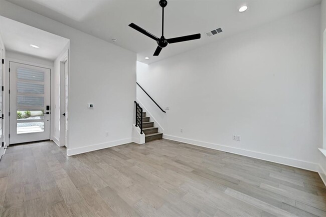 Building Photo - 2308 Maxwell Ln