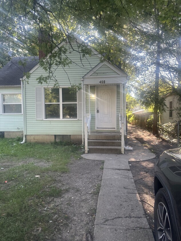 Foto principal - 466 S Weyant Ave