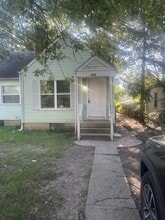 Building Photo - 466 S Weyant Ave