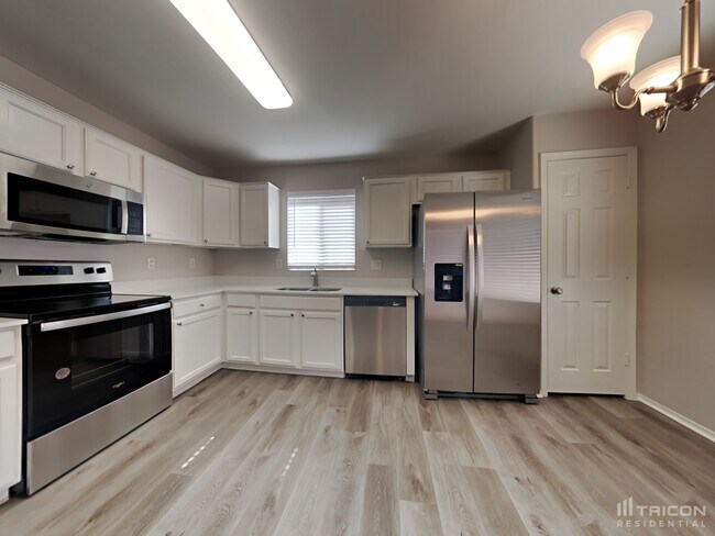 Building Photo - 12927 W Port Royale Ln