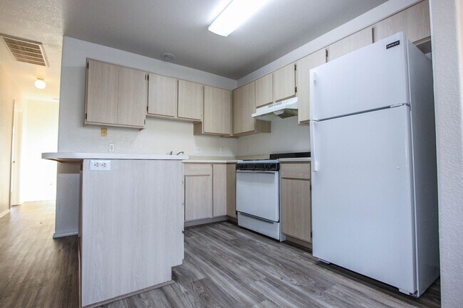 Foto del edificio - 8100 E Lakeshore Dr