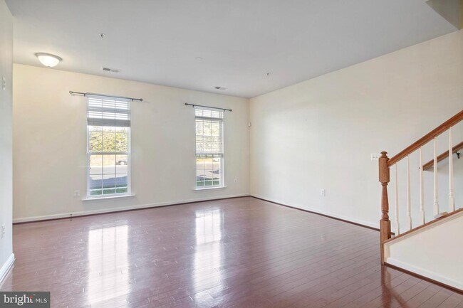 Building Photo - 43845 Centergate Dr