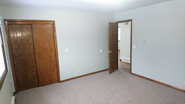 Building Photo - 2613 Seymour Rd