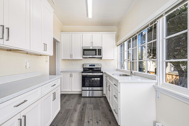 Building Photo - 2204 Buena Vista Ave