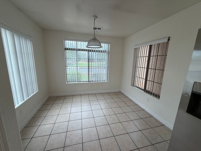 Building Photo - 12710 W Ash St