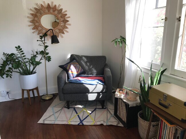 side office off living room reverse shot - 1509 Portia St