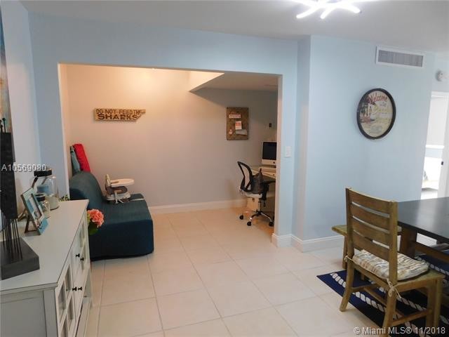 Building Photo - 3140 S Ocean Dr