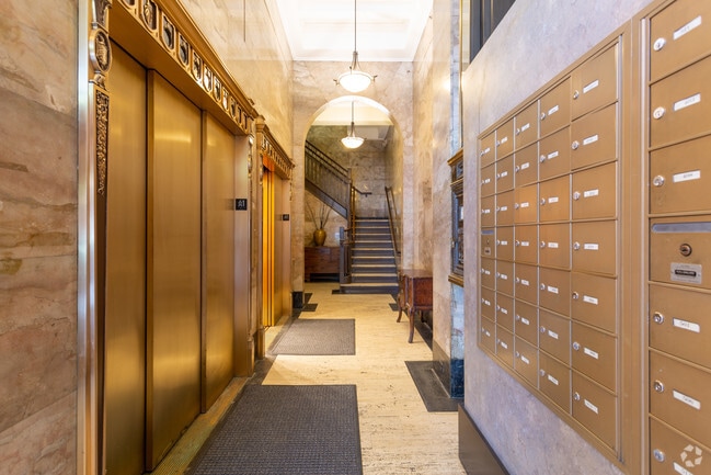 Lobby Photo - CenterPointe Apartments