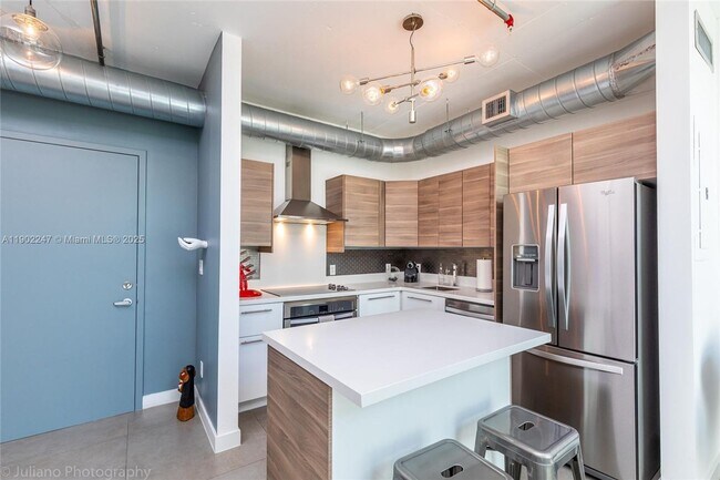 Foto del edificio - 690 SW 1st Ct