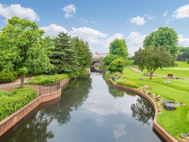 Parque del lago Centennial - 7540 Edinborough Way