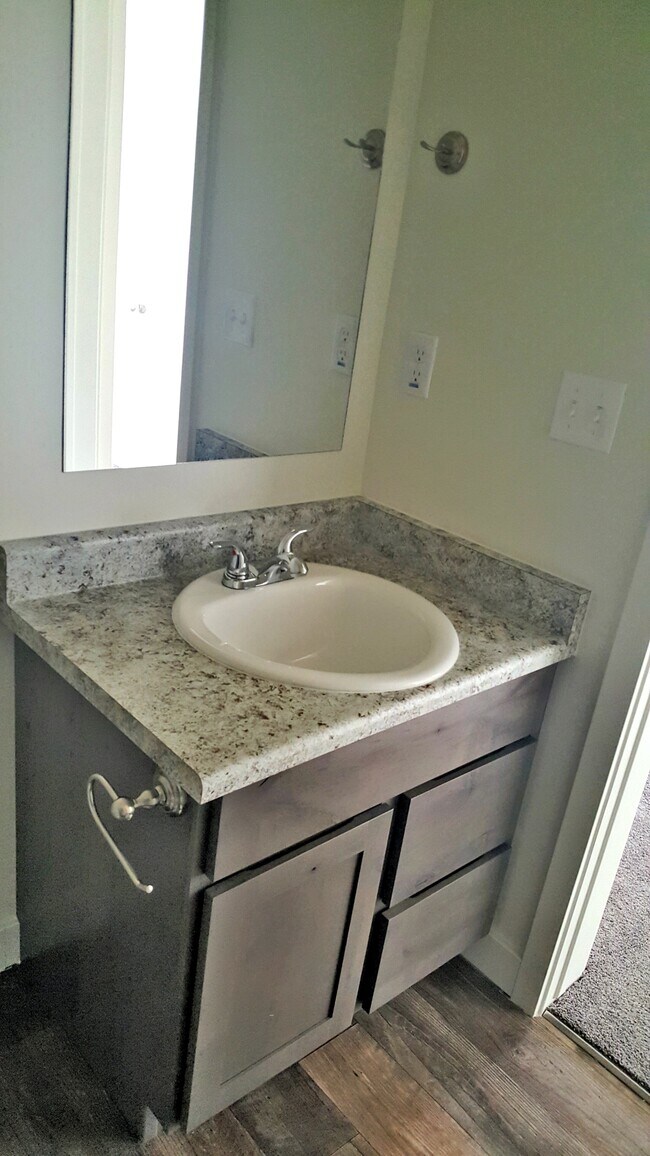 Foto del edificio - 674 W Meadow Dr