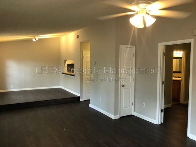 Building Photo - 1406 Northlake Dr