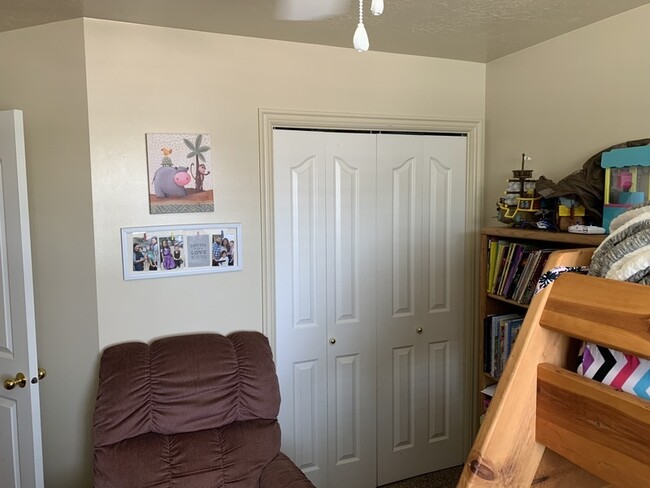 Building Photo - 886 W 2300 S
