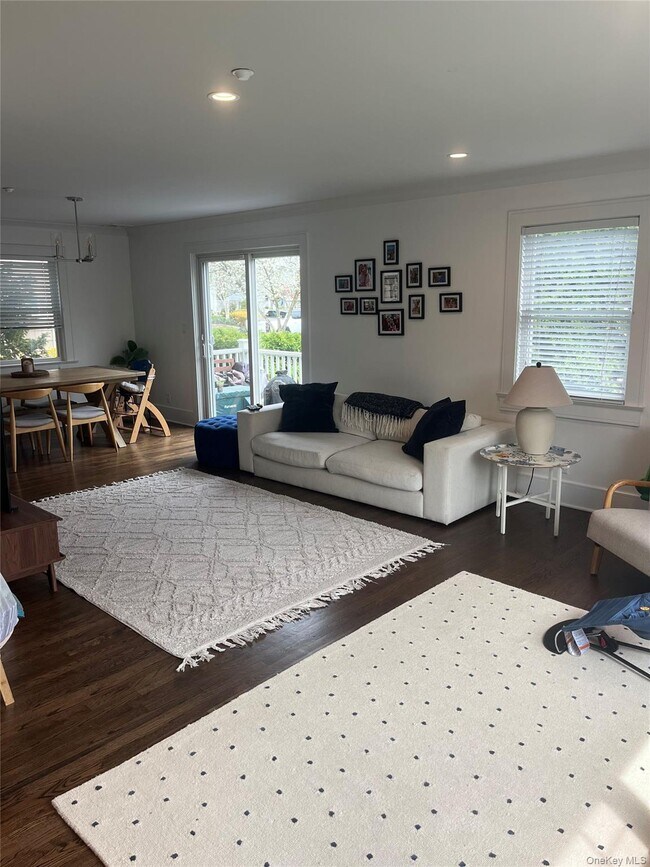 Foto del edificio - 70 Henry Ave