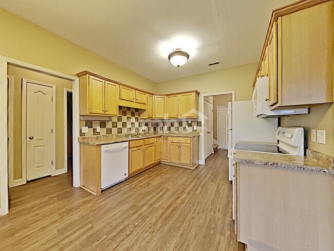 Foto del edificio - 711 Riata Ct