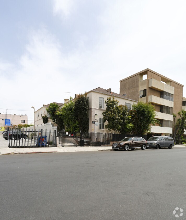 Foto del edificio - 814 S Kingsley Dr