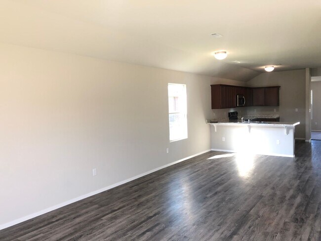 Building Photo - 3 bedroom 2 bath in Fayetteville minutes from Downtown