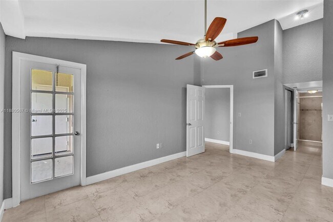Foto del edificio - 2841 N Oakland Forest Dr
