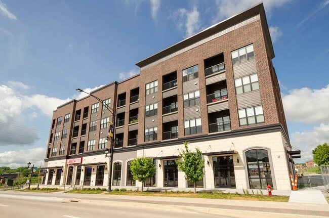 Building Photo - 304 1st Ave