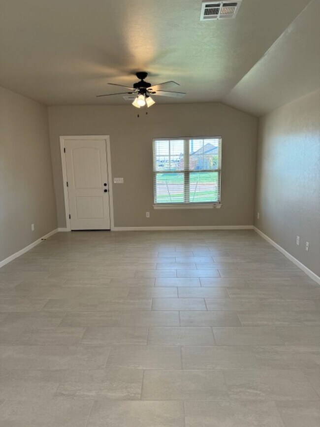 Building Photo - Brand New Duplex For Lease! 650 Juniper!