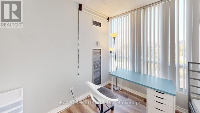 Photo du bâtiment - 1417-3050-3050 Ellesmere Rd