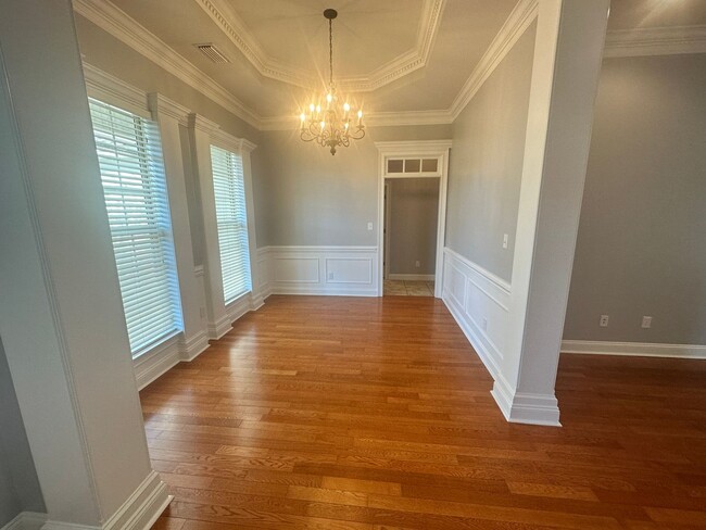 Building Photo - 4 Bedroom 2 Bathroom Home in Valdosta