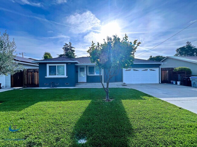 Foto del edificio - $4,750 - Beautiful 3 Bed/2 Bath in Cambrian neighborhood-Pets possible with approval