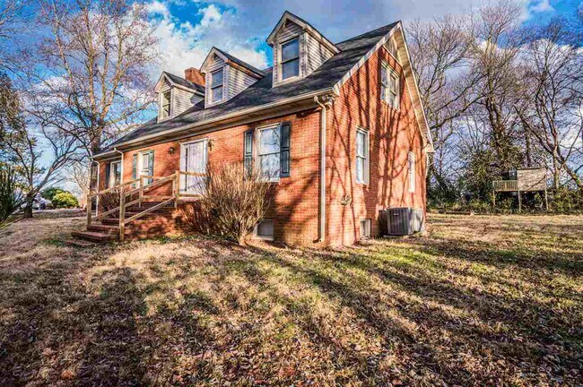 Building Photo - 322 Old Lovers Ln