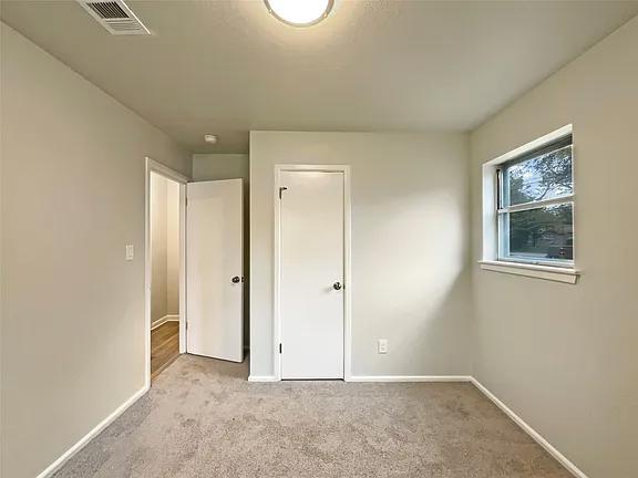 Building Photo - MOVE IN READY