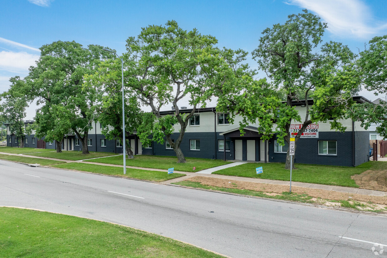 Primary Photo - Oasis at Bellfort