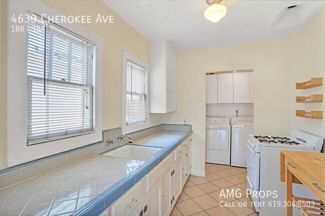 Building Photo - Cute cottage in Normal Heights available NOW!
