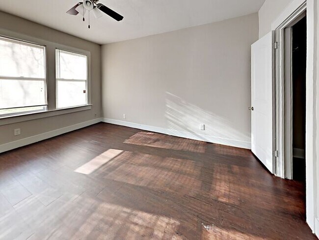 Foto del edificio - No App Fee. 1 Month Free with 14 month pre...