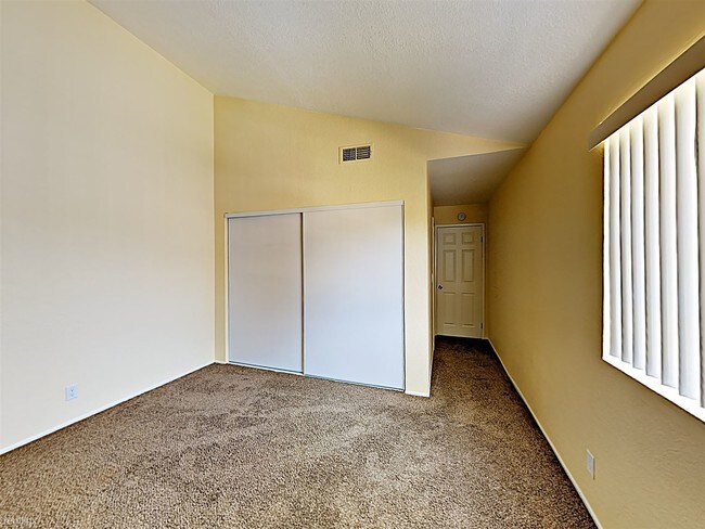 Foto del edificio - 4930 College Oak Dr