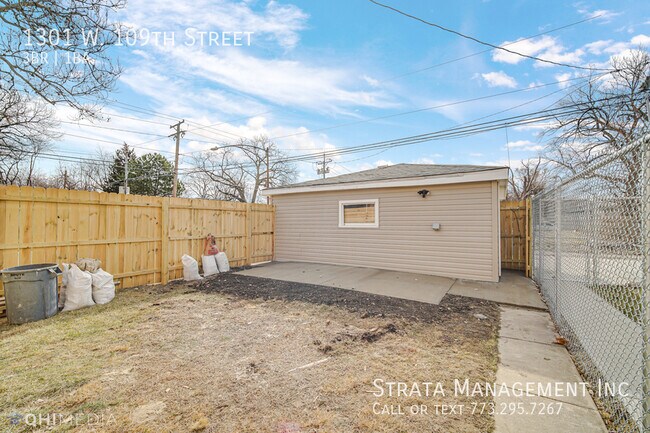 Building Photo - 3 bedroom Gem in the City! 1301 W. 109th S...