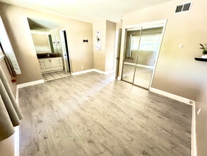 Building Photo - 25385 Calaroga Ave
