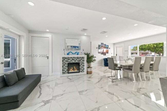 Foto del edificio - 7843 NW 172nd St