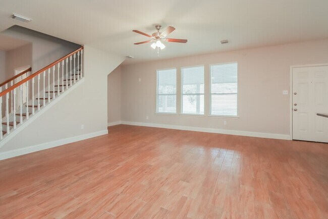 Building Photo - 553 Small Cedar Dr