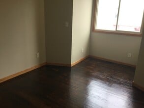 Building Photo - 3133 W Clybourn St