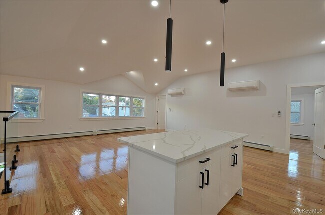 Foto del edificio - 219-42 112th Rd