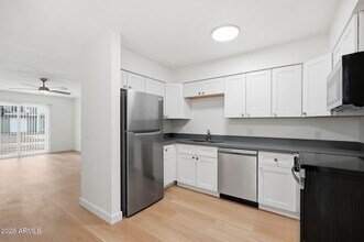 Building Photo - 2844 E Marconi Ave