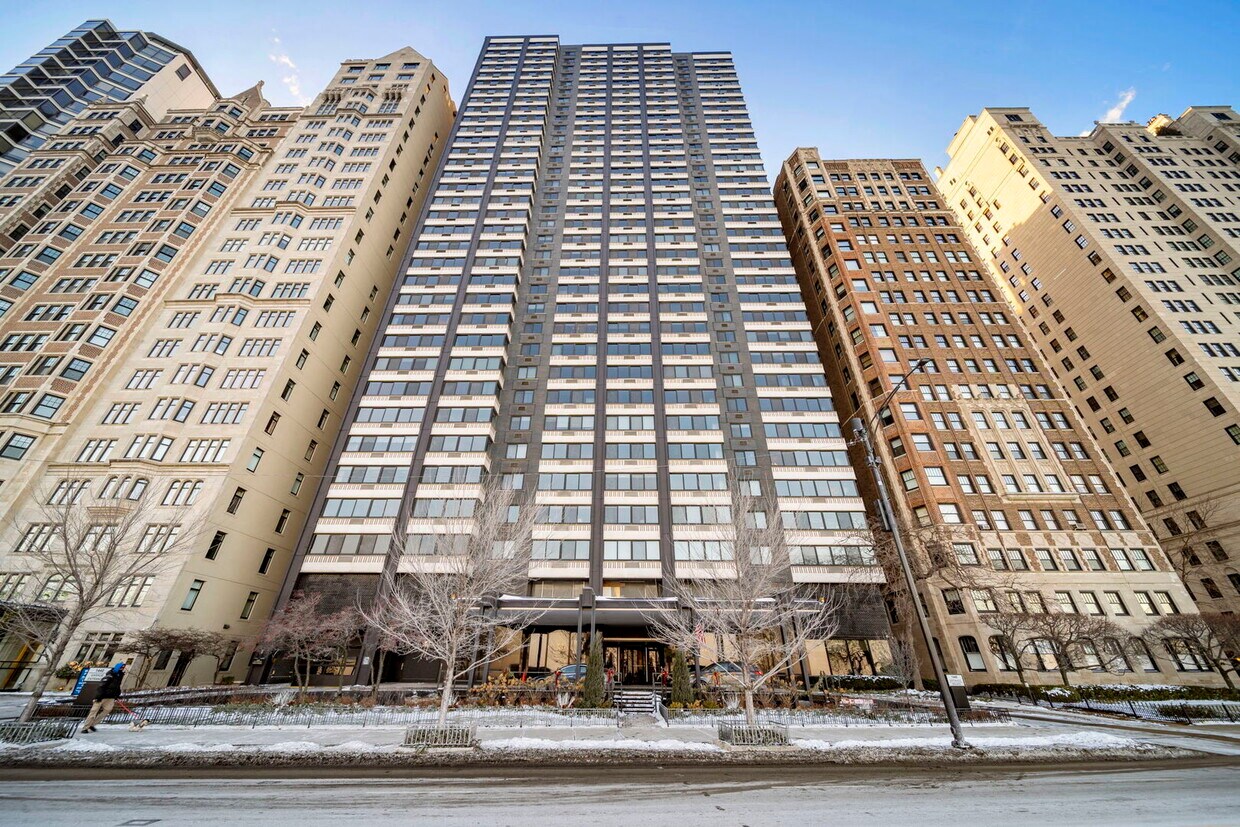 Primary Photo - 1440 N Lake Shore Dr