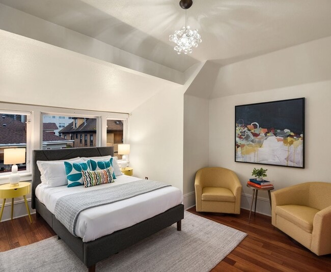 Foto del edificio - Quiet Corner of Capitol Hill in a Classic, Beautiful Home